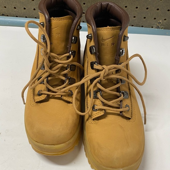 nike acg boots tan